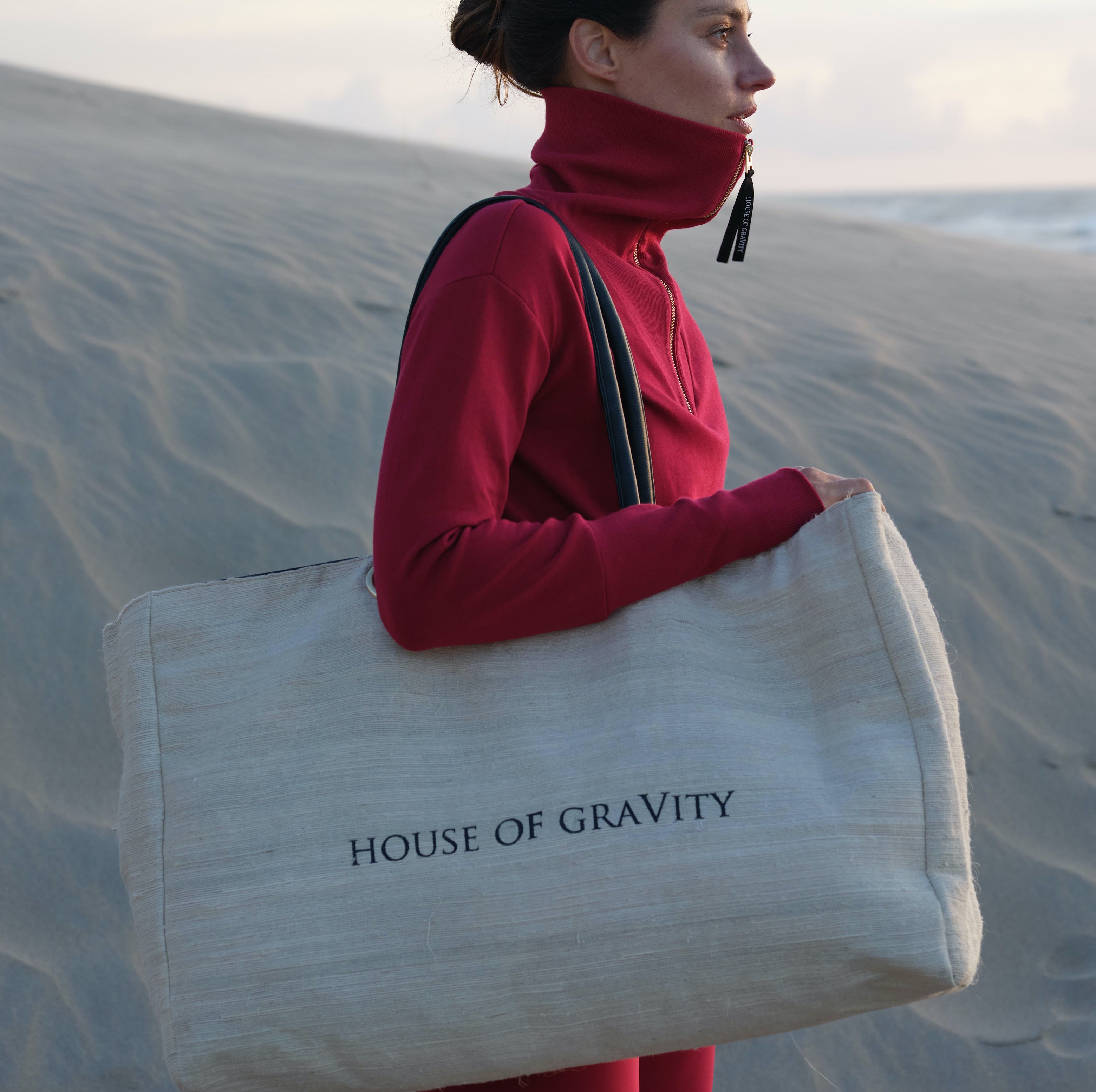 The sustainable Gravity tote bag made from pineapple leaves